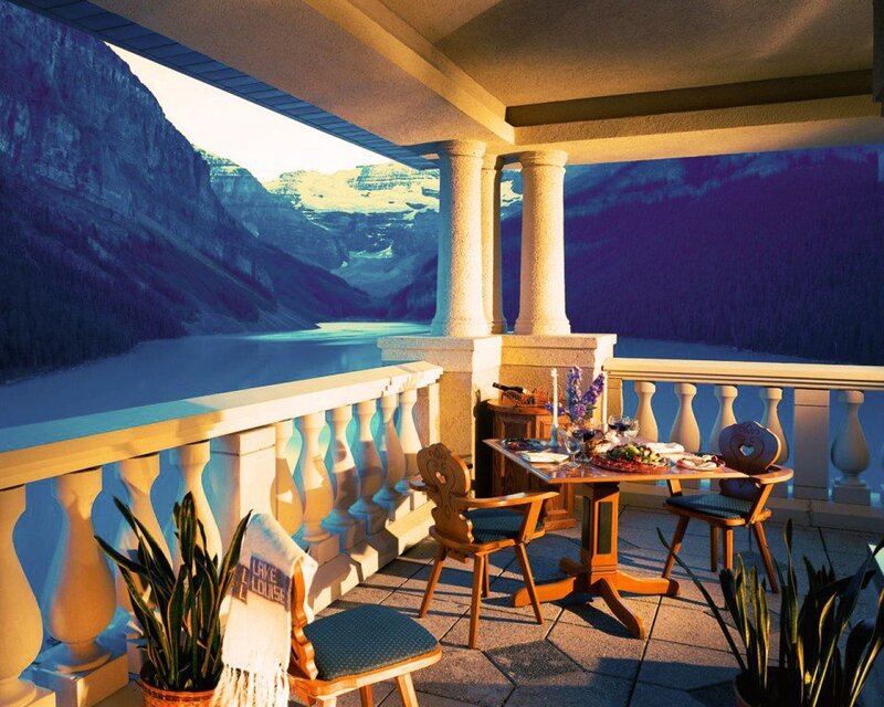Balcony dining with mountain view
