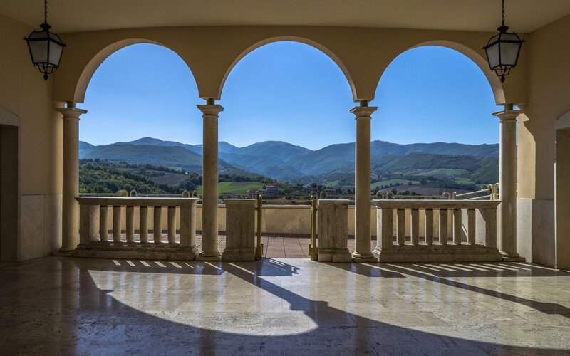 Balcony with Mountain View — Beige