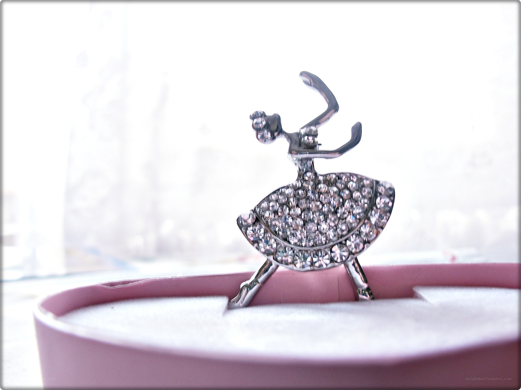 Ballerina brooch in box