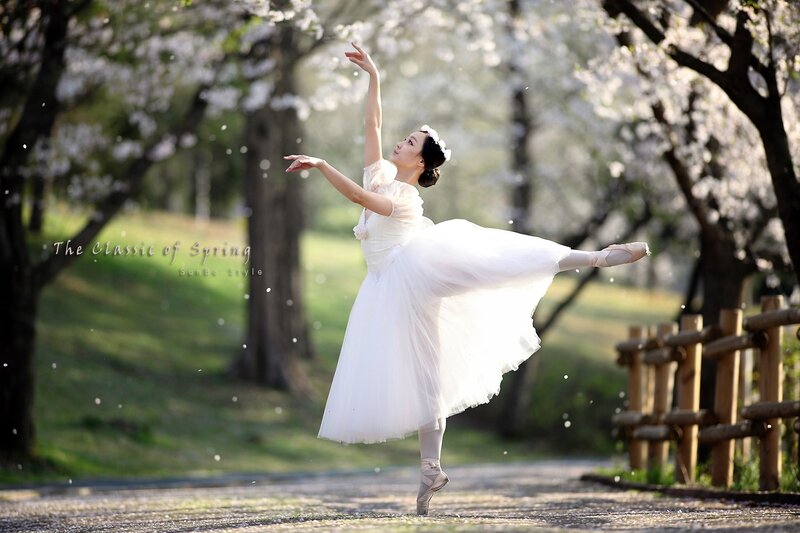 Ballerina Dancing — White