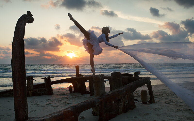 Ballerina on Beach — Orange