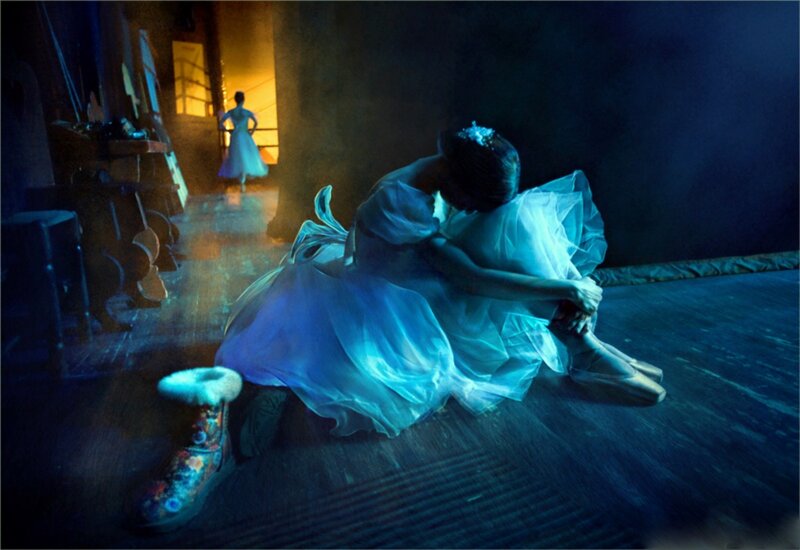 Ballerina Sitting on Floor — Blue
