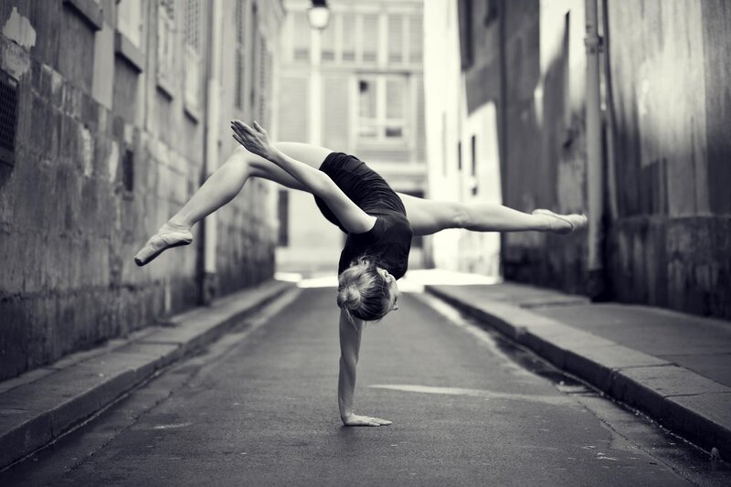Ballet Dancer in Alley — Black