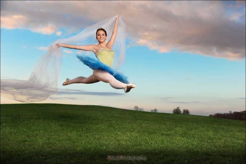 Ballet Dancer in Mid-air — Green