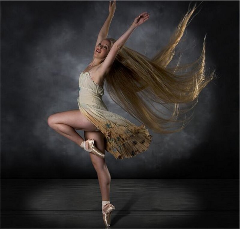Ballet Dancer in Motion — Black