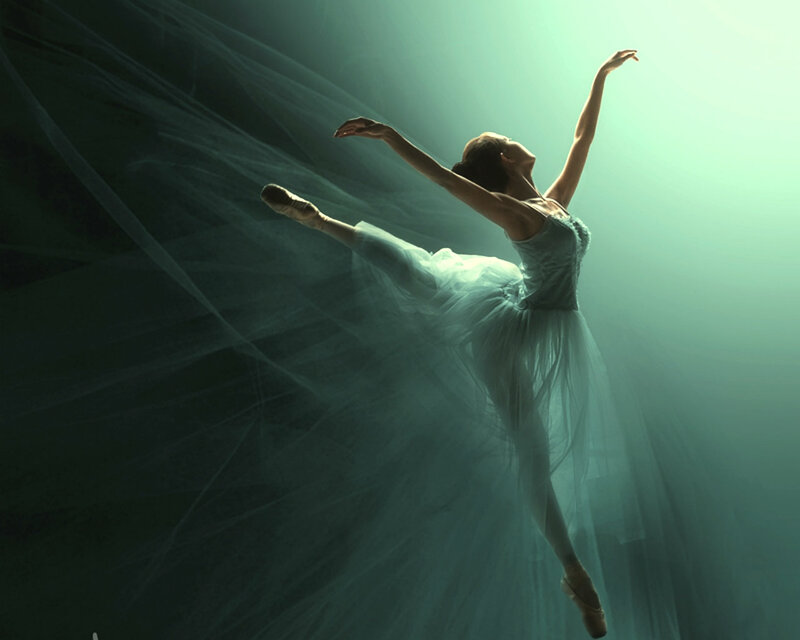 Ballet Dancer in Motion — Green