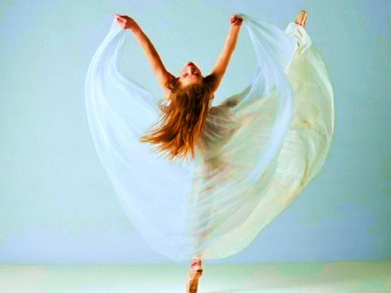 Ballet Dancer in White — Graceful, Photograph