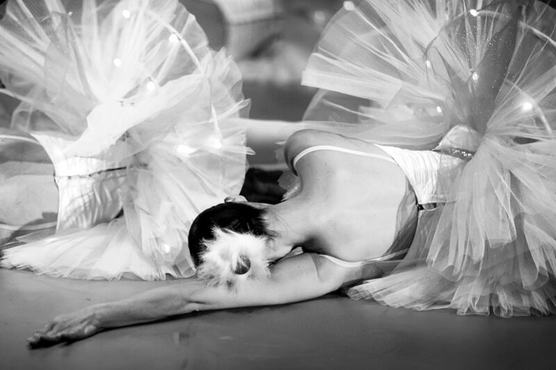 Ballet Dancer on Floor — Black