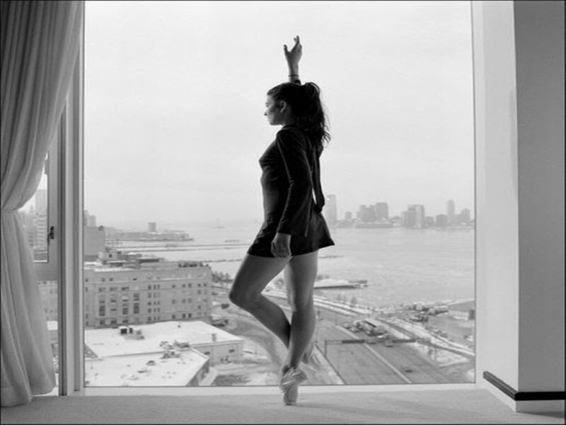 Ballet Dancer on Pointe — Black