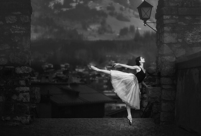 Ballet Dancer on Street — Black