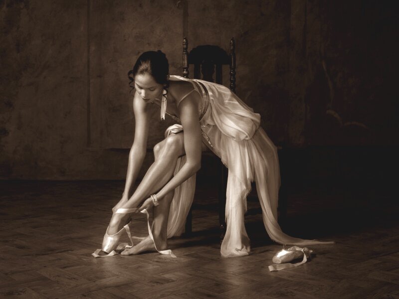 Ballet Dancer Tying Shoes — Brown