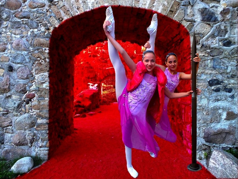 Ballet Dancers in Archway