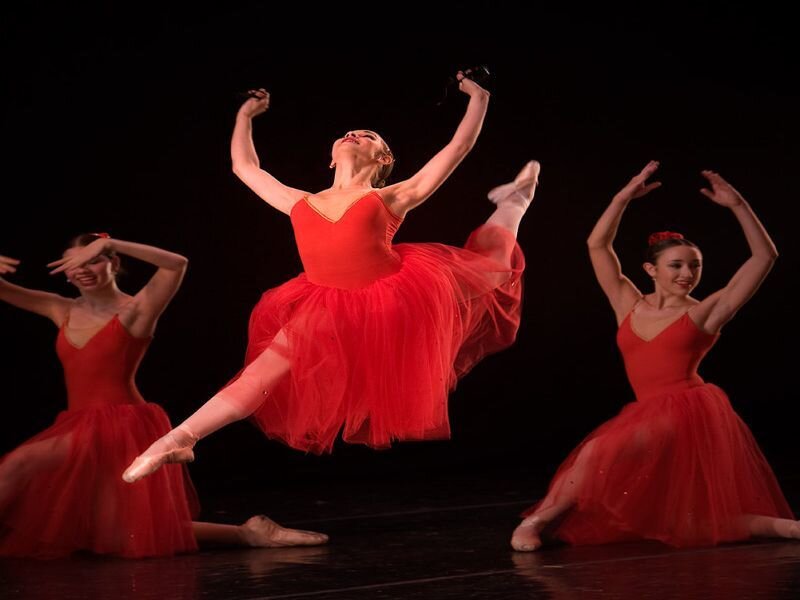 Ballet Dancers in Red — Dramatic
