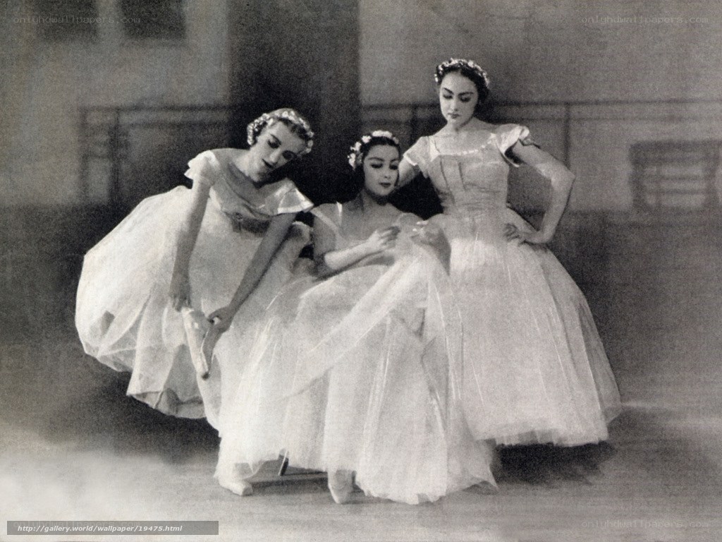 Ballet dancers in rehearsal