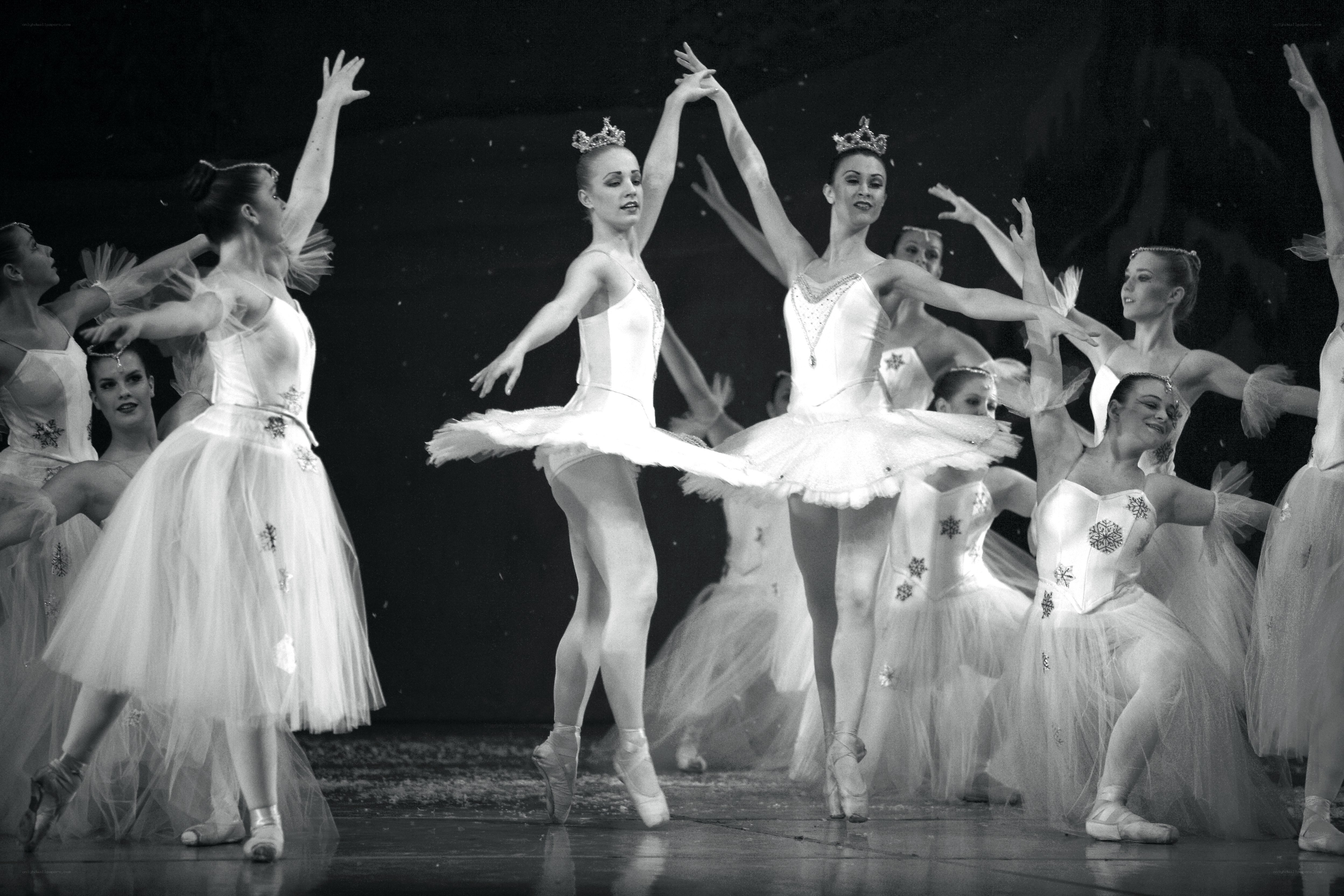 Ballet dancers on stage