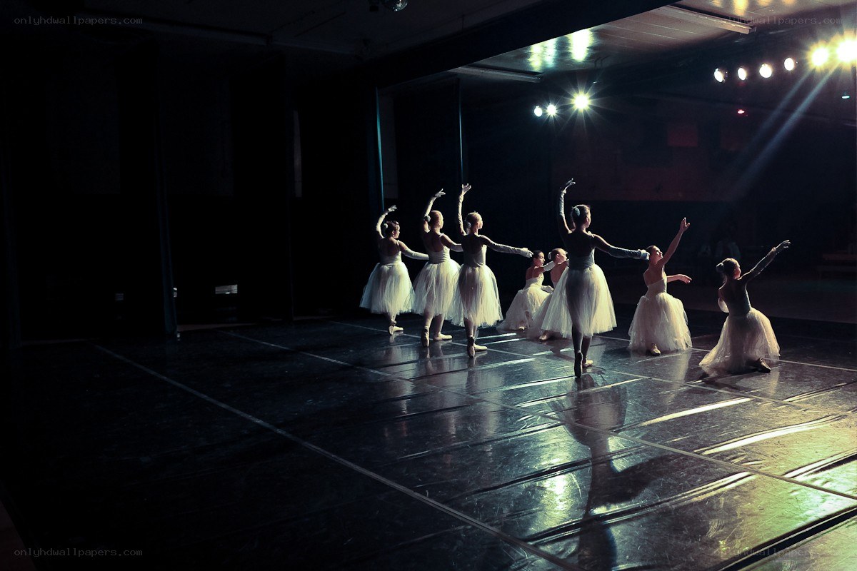 Ballet dancers on stage