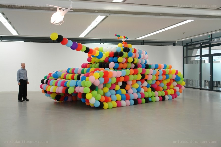 Balloon tank sculpture