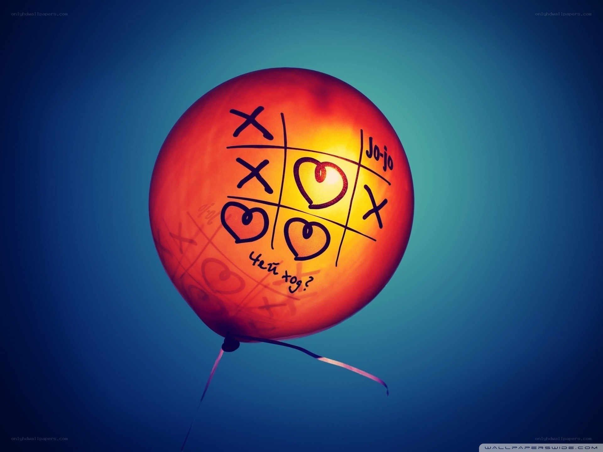 Balloon with tic-tac-toe game