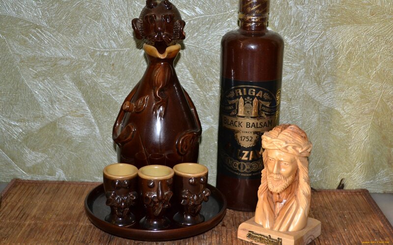 Balsamic vinegar set with figurines