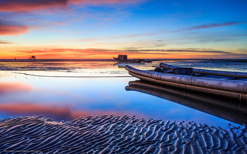 Bamboo Boats on Beach — Blue