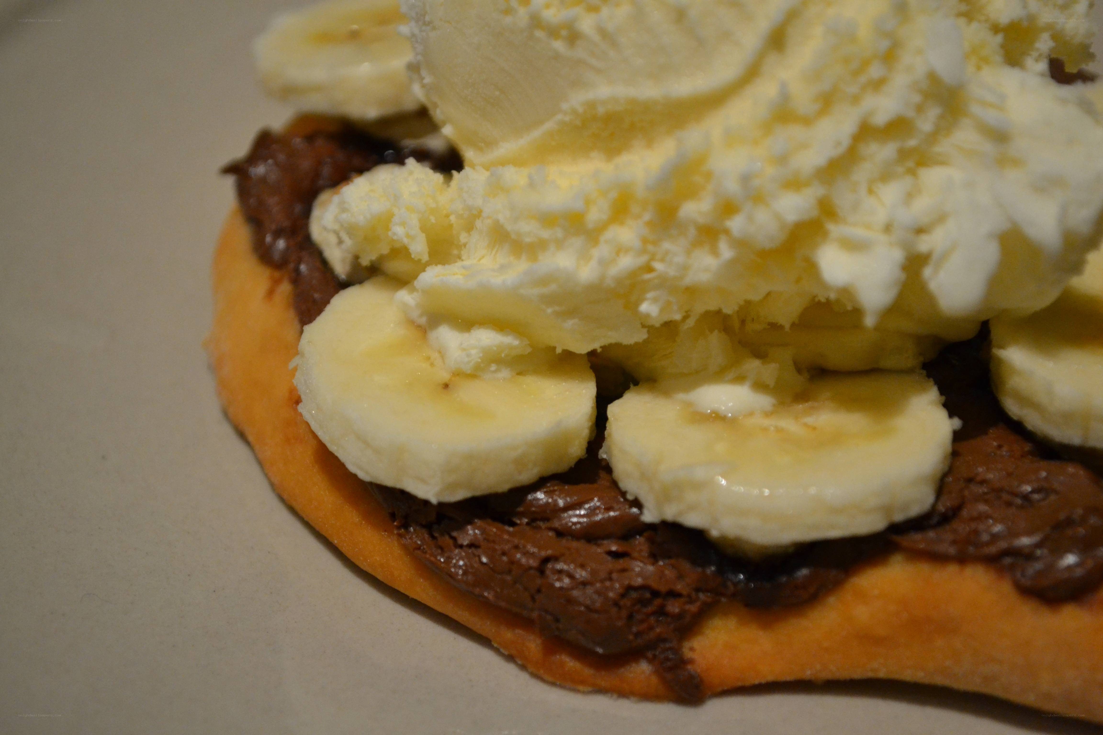 banana and ice cream dessert