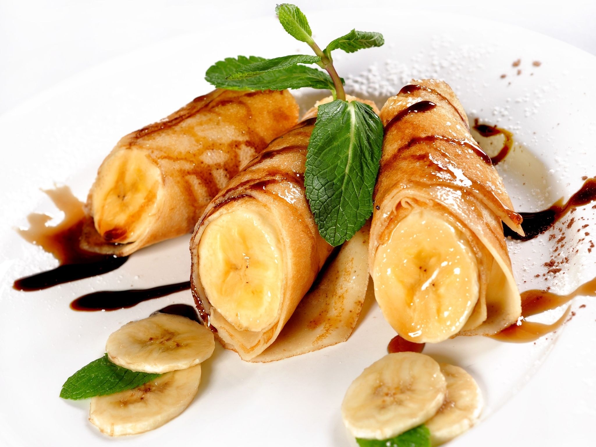 Banana crepes with mint