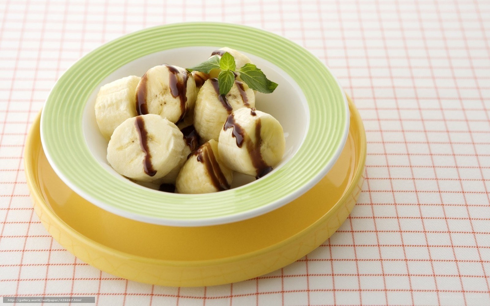 Banana dessert with chocolate sauce