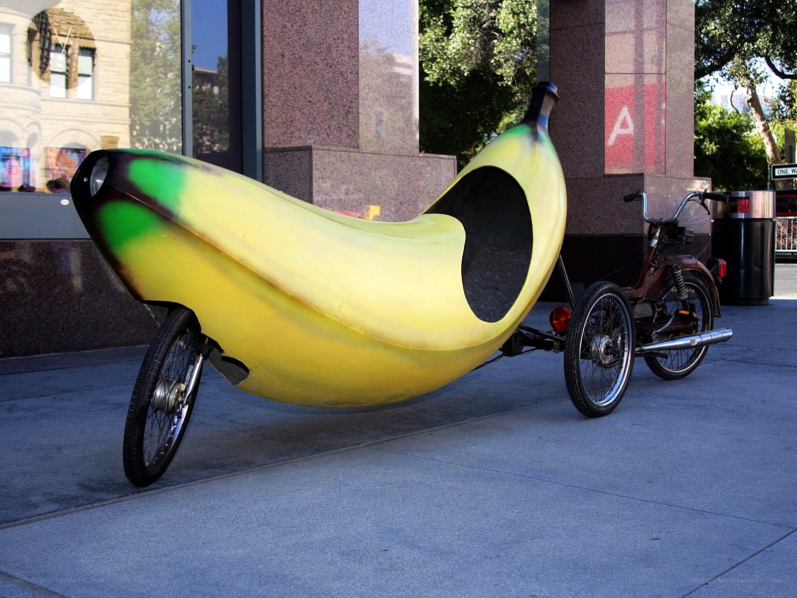 banana-shaped tricycle