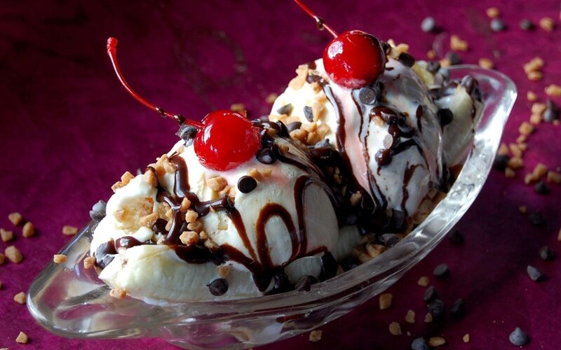 Banana split dessert