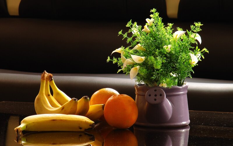Bananas and Oranges — Yellow, Dramatic