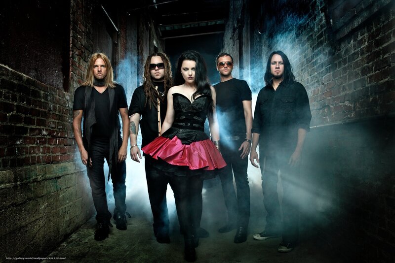 Band in Alleyway — Black, Dark, Dramatic