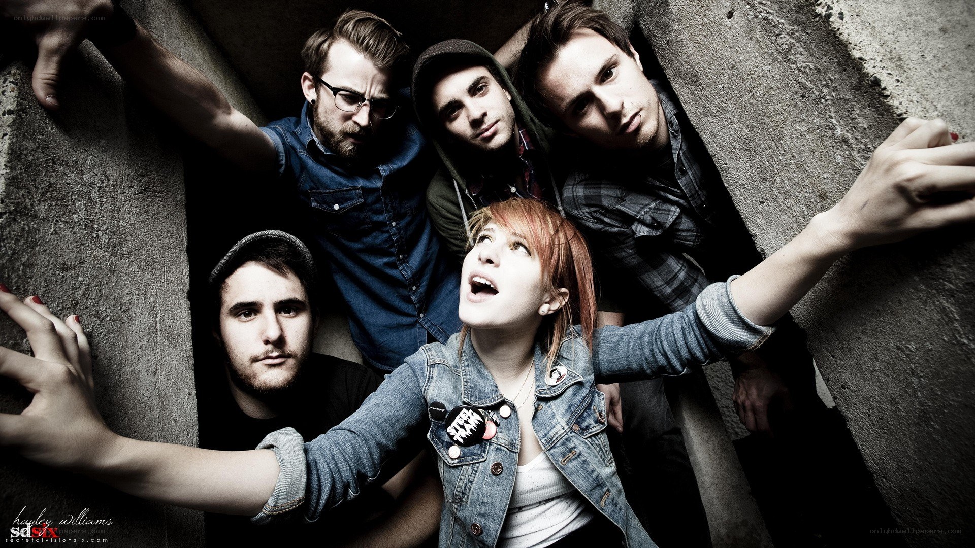 band in concrete space