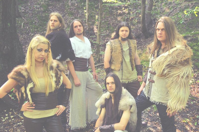Band in Forest — Green, Serious