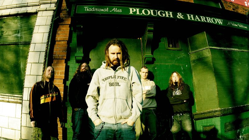 band in front of pub