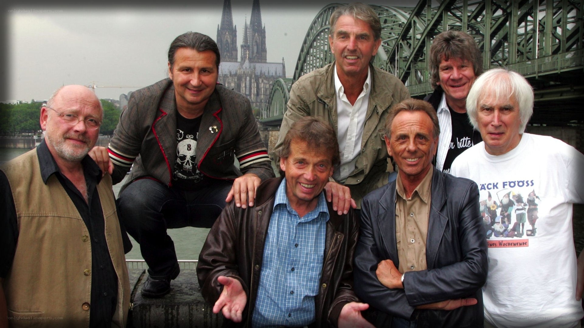 band members at cologne bridge