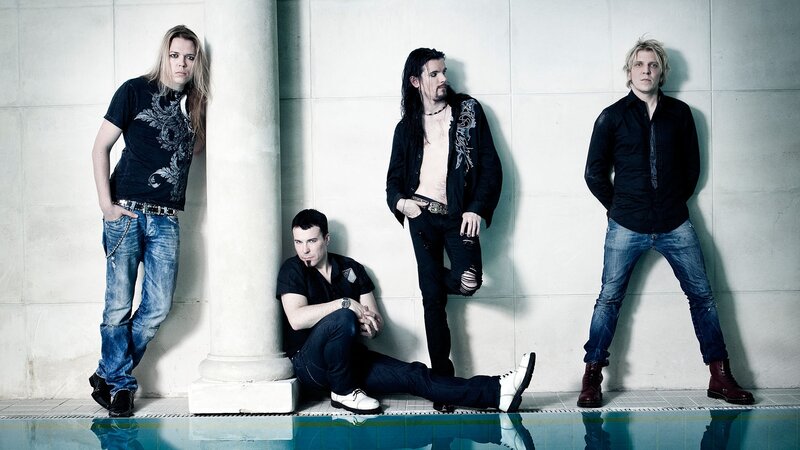 band members by pool