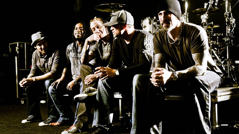 Band Members Sitting — Black