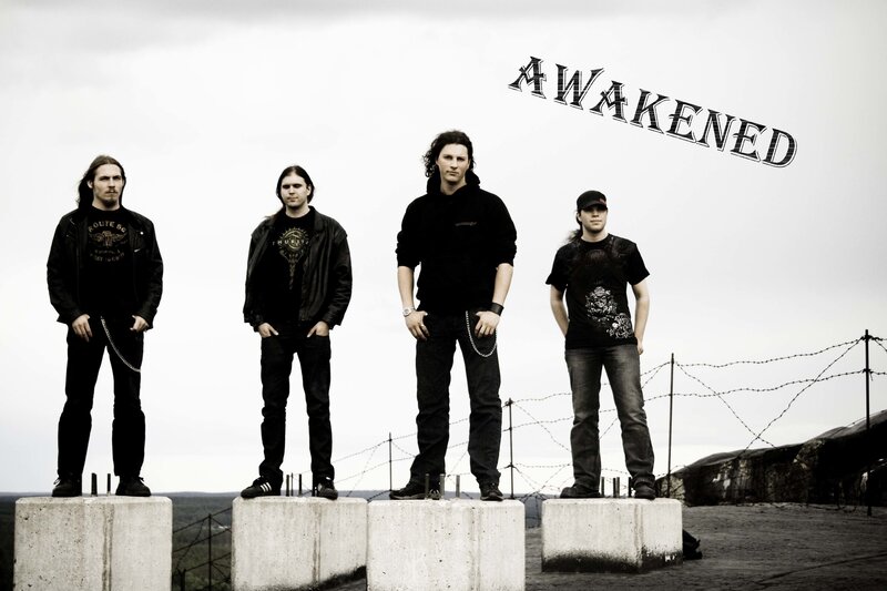 band on concrete pillars