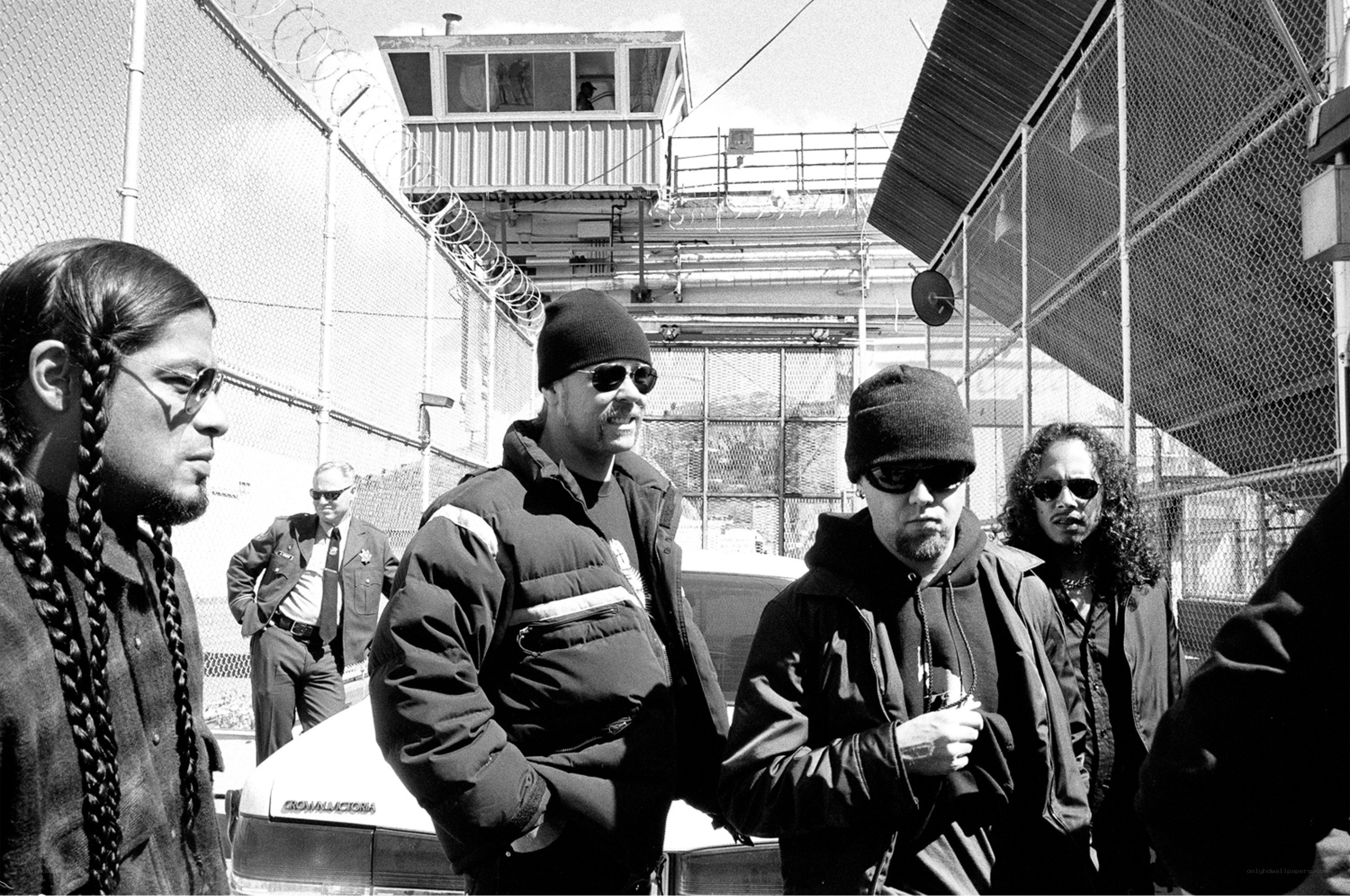 band outside prison facility