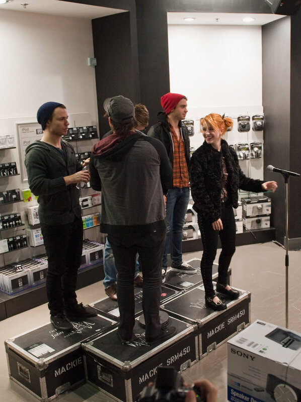 band performs in electronics store