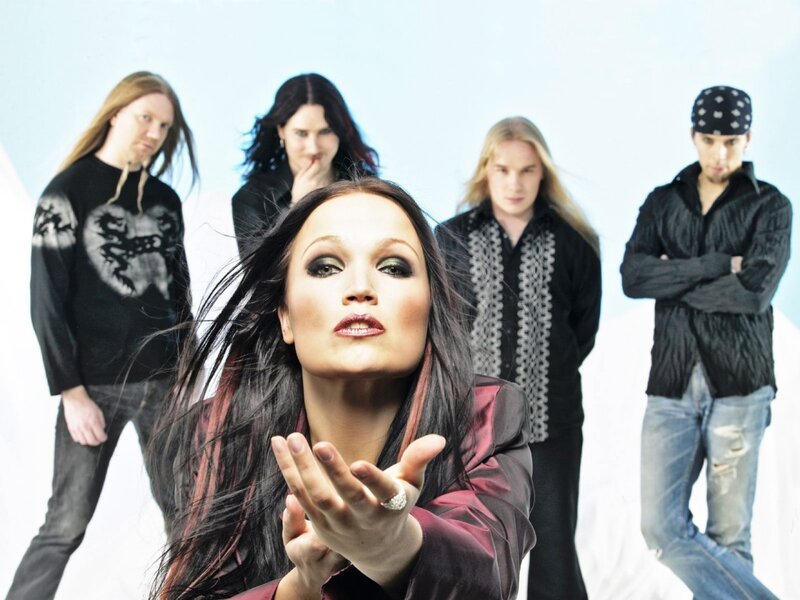 band photo with female lead
