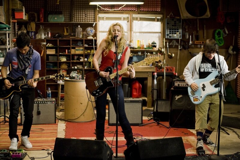 band playing in garage
