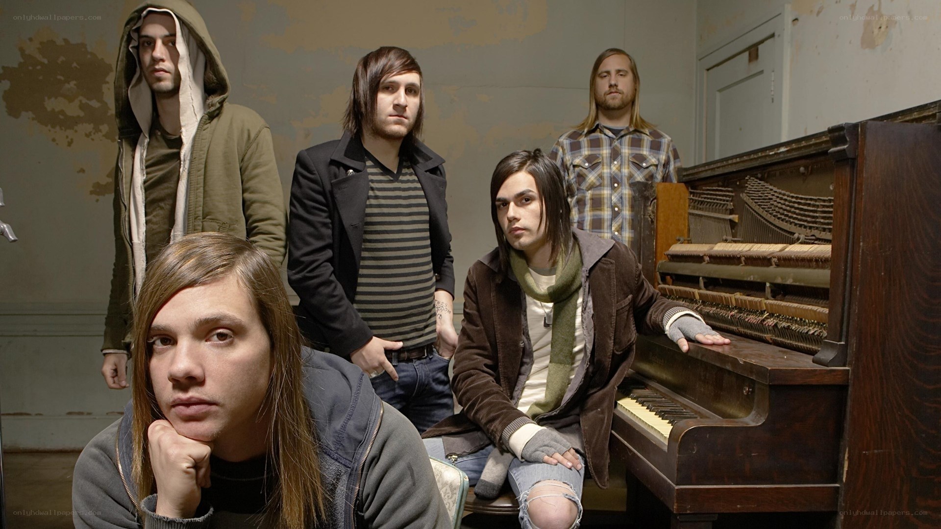 band with piano in room