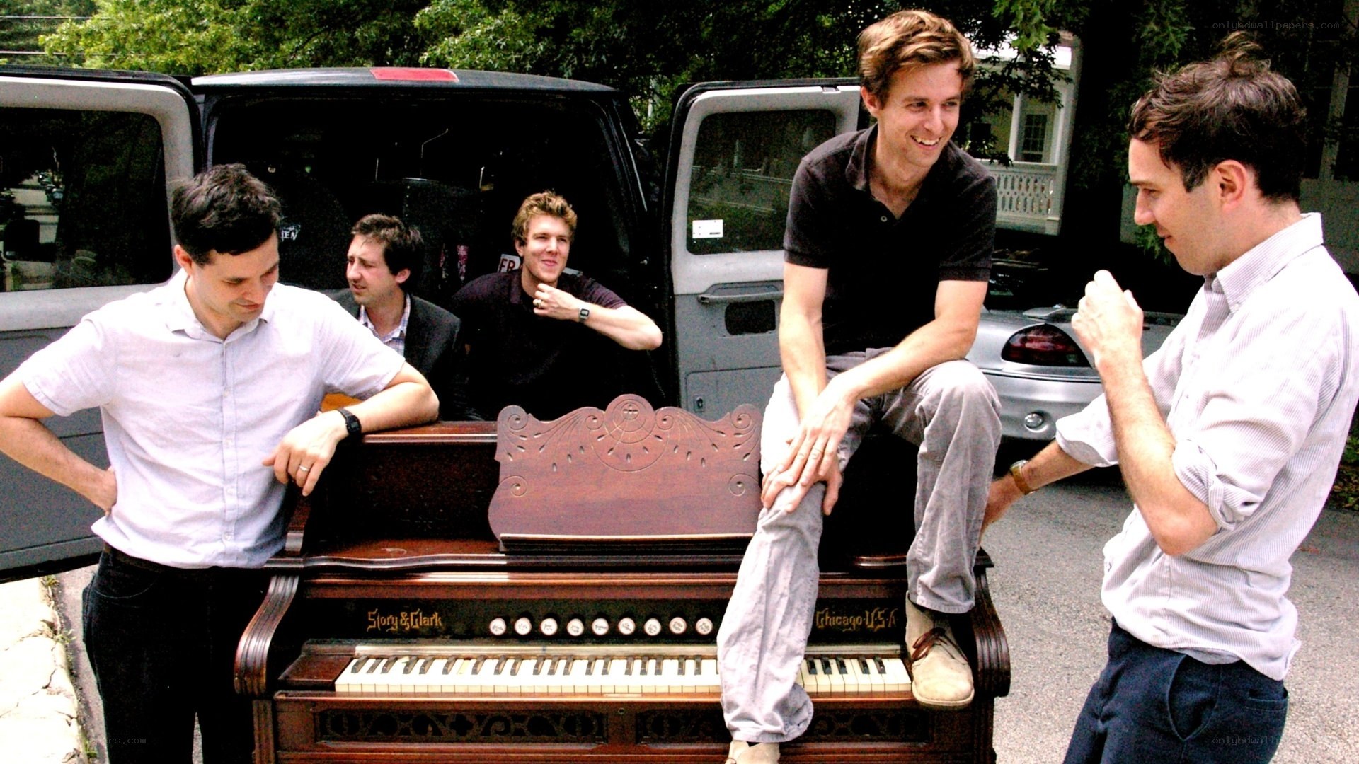 band with piano in van