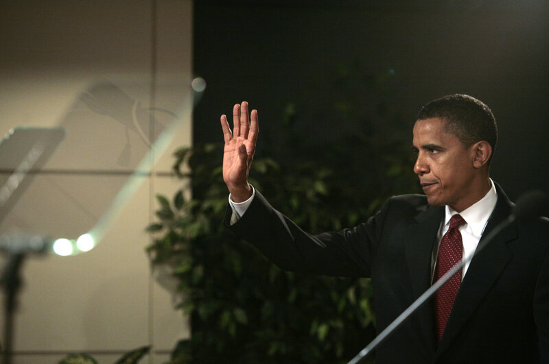 Barack Obama waving