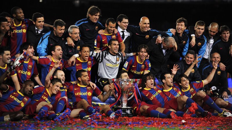 Barcelona team celebrates trophy win