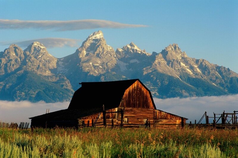 Barn in Mountain Valley — Blue