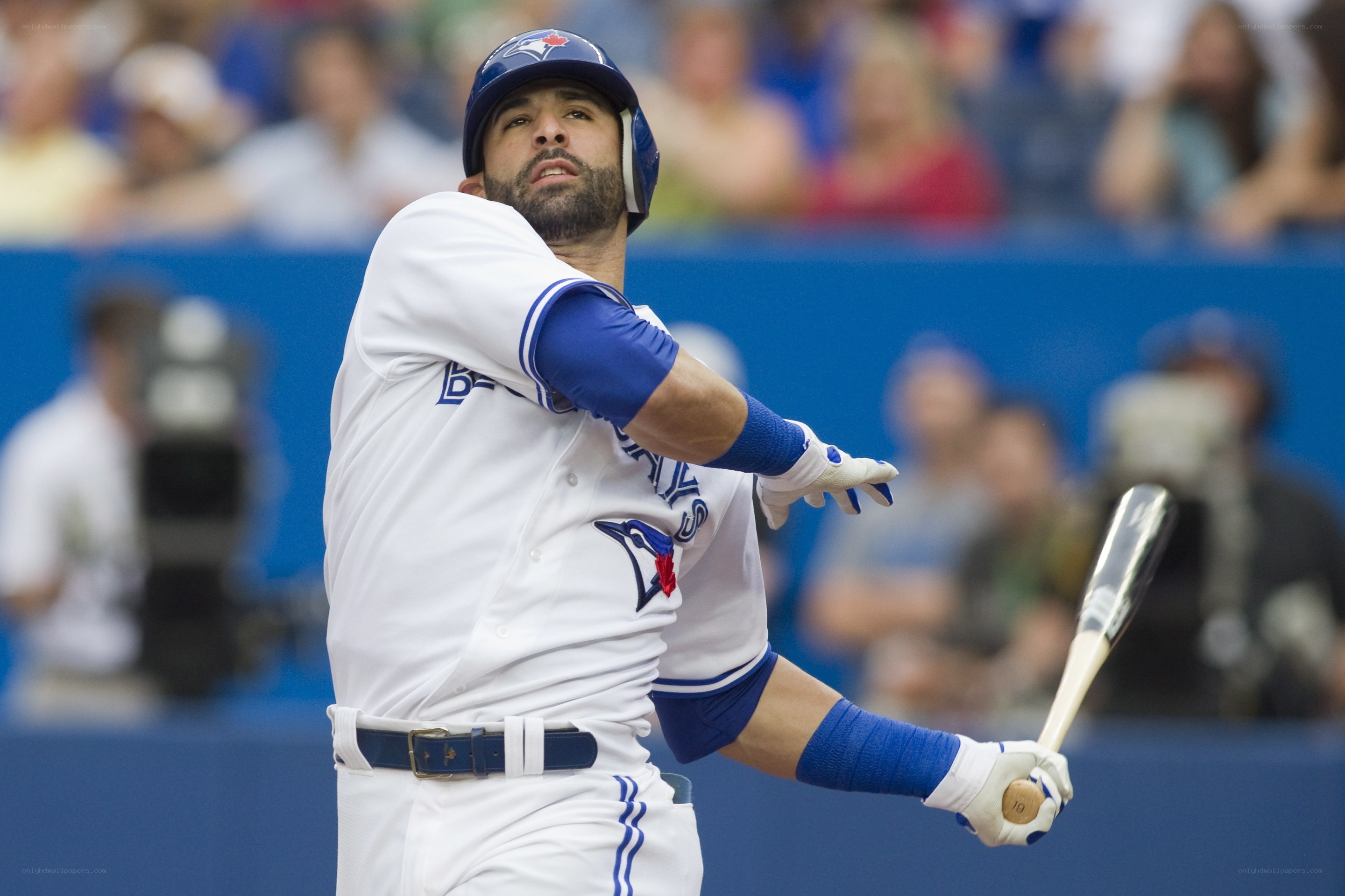 baseball player swinging bat