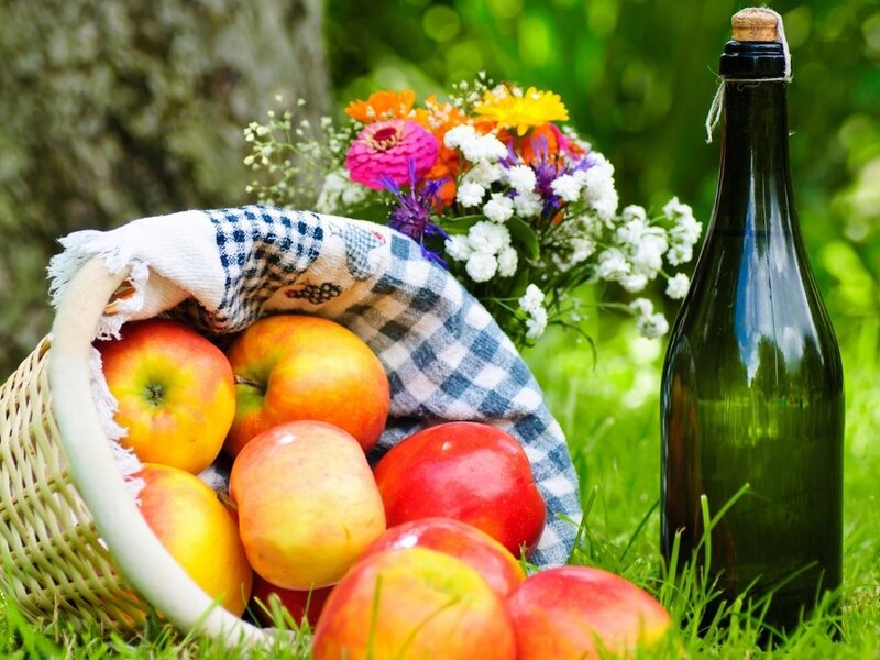 Basket of Apples and Wine — Green