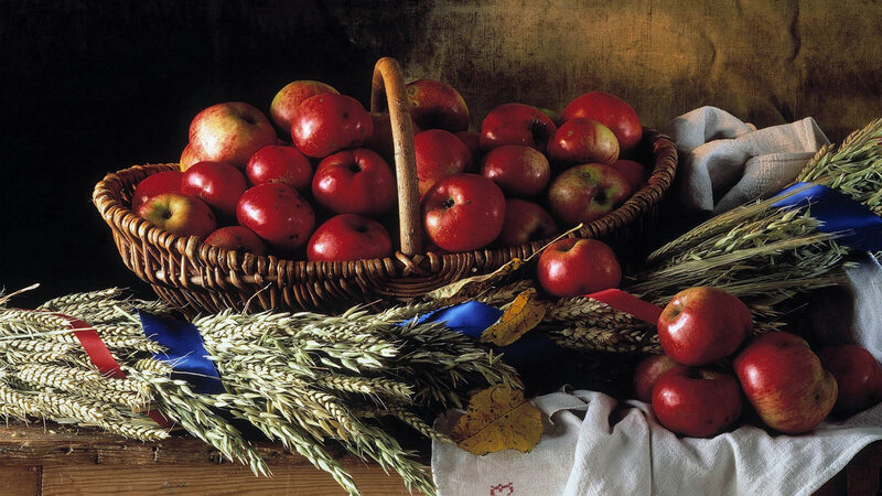 Basket of Red Apples — Dramatic, Autumn, Photograph